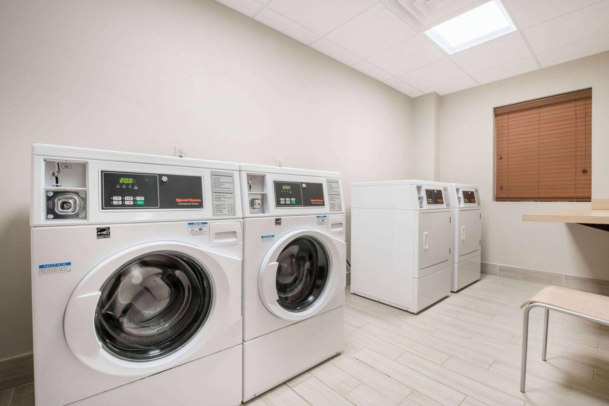 Hawthorn Suites By Wyndham Bridgeport Esterno foto