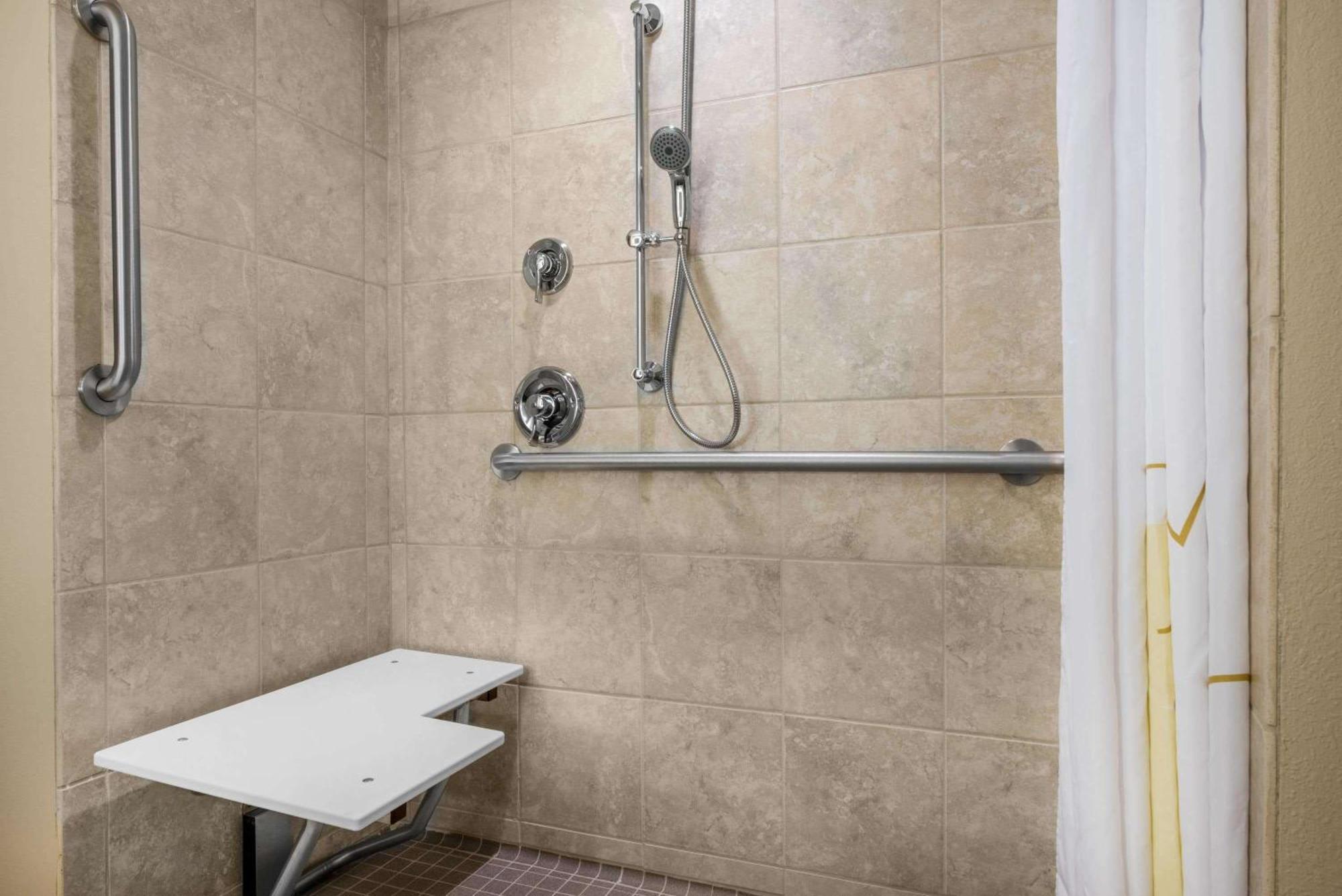 Hawthorn Suites By Wyndham Bridgeport Esterno foto